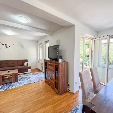 Skenderija - Private Parking Apartment *