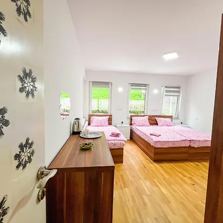 Skenderija - Private Parking Apartment *