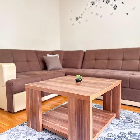 Skenderija - Private Parking Apartment